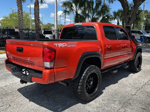 Used 2017 Toyota Tacoma TRD Off-Road w/ Premium & Technology Package AWD/4WD image 5