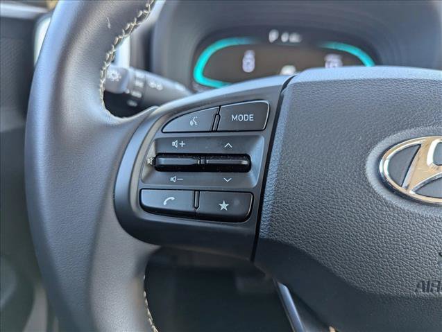 Certified 2025 Hyundai Venue Limited FWD image 13