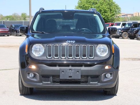 Used 2017 Jeep Renegade Latitude image 2