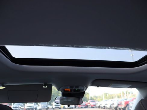 New 2026 Chevrolet Trax ACTIV w/ Sunroof Package FWD image 19