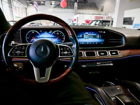 Used 2021 Mercedes-Benz GLS 450 4MATIC image 32