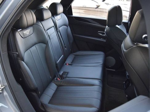 Used 2019 Bentley Bentayga image 37