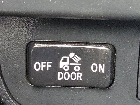 Used 2021 Toyota Tacoma SR AWD/4WD image 31