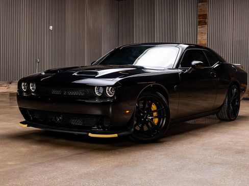 Used 2023 Dodge Challenger SRT Hellcat w/ Driver Convenience Group RWD image 4