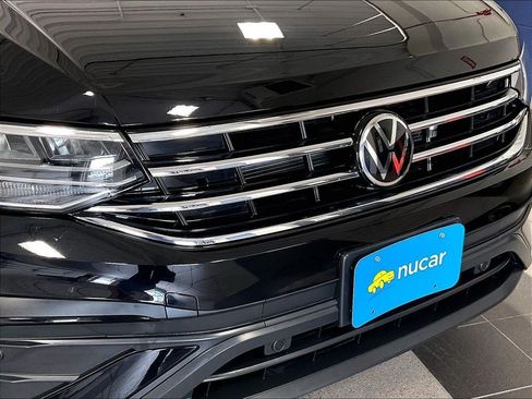 Certified 2023 Volkswagen Tiguan SE w/ Panoramic Sunroof Package AWD/4WD image 32