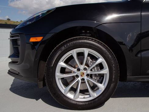 Used 2025 Porsche Macan AWD/4WD image 11