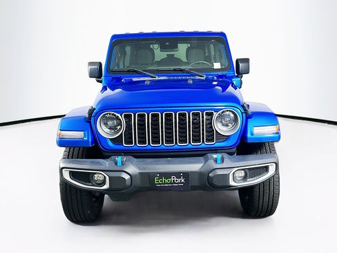 Used 2024 Jeep Wrangler Unlimited Sahara AWD/4WD image 2