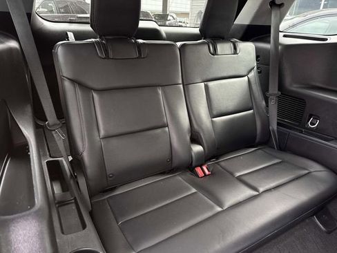 Used 2023 Ford Explorer XLT w/ Equipment Group 202A image 6
