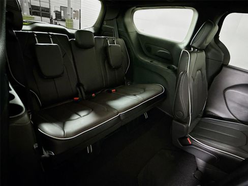 New 2026 Chrysler Pacifica Limited FWD image 21