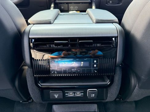 New 2026 Jeep Grand Wagoneer L Limited AWD/4WD image 18