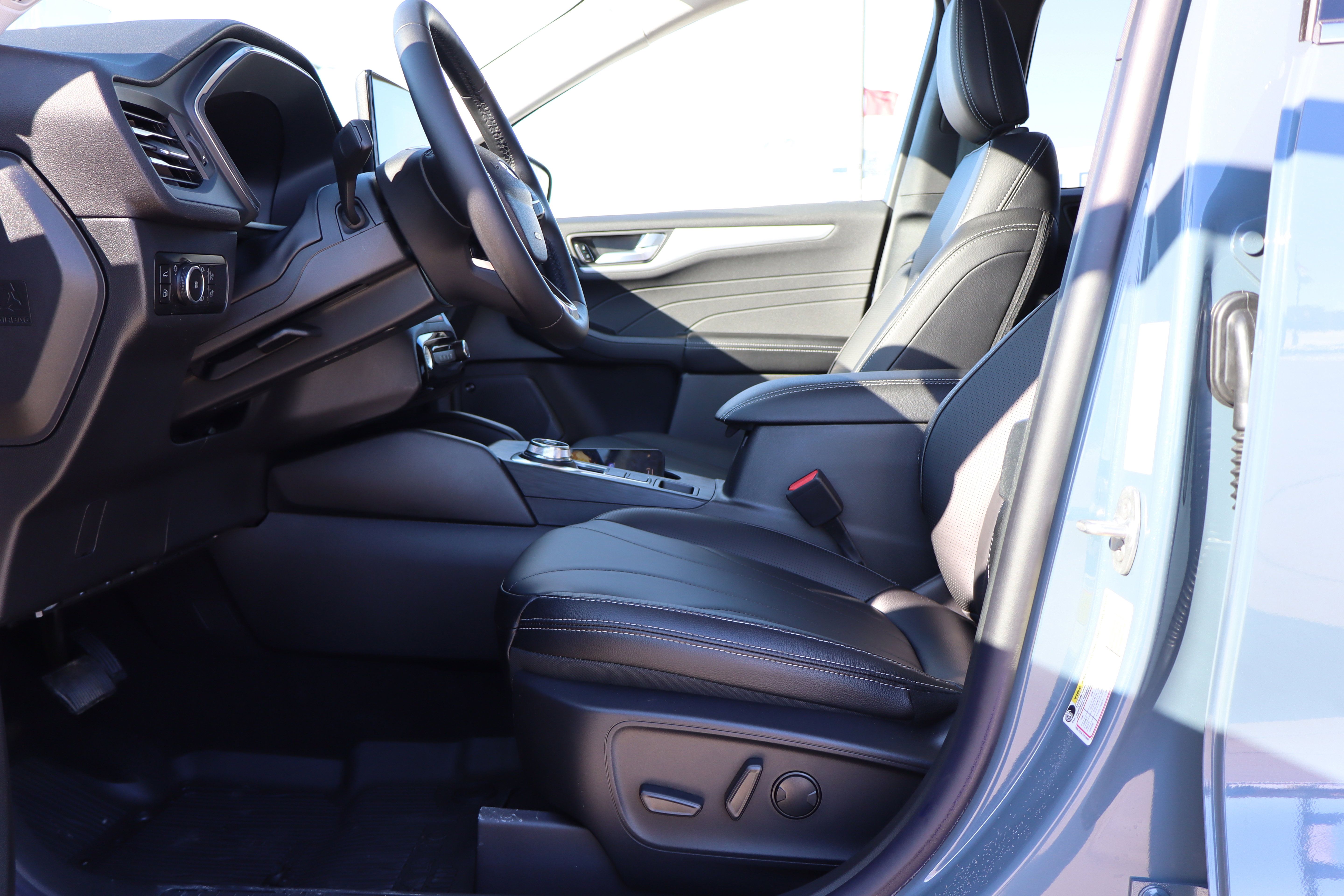 New 2025 Ford Escape SE w/ PHEV Premium Package FWD image 9