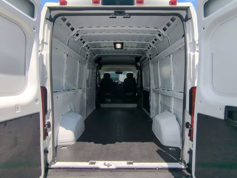 Used 2025 RAM ProMaster 2500 w/ Convenience Group FWD image 14