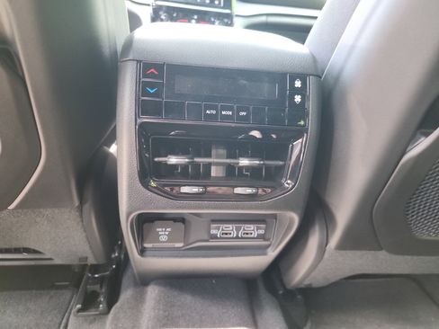 New 2025 Jeep Grand Cherokee L Altitude image 21