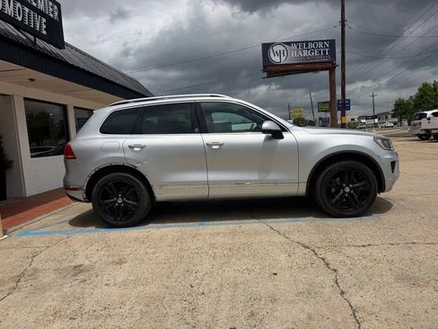 Used 2017 Volkswagen Touareg Wolfsburg Edition AWD/4WD image 4