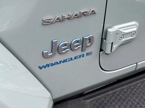 Used 2023 Jeep Wrangler Unlimited Sahara w/ Cold Weather Group image 6