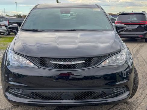 New 2026 Chrysler Voyager LX image 3