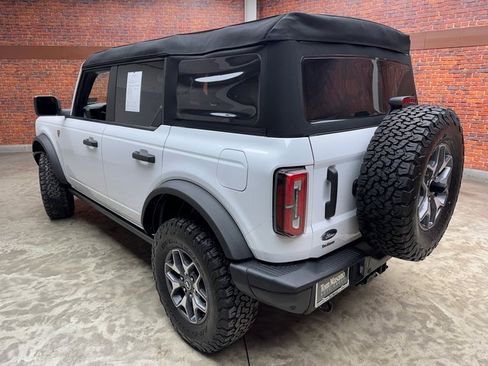 Used 2023 Ford Bronco Badlands image 3