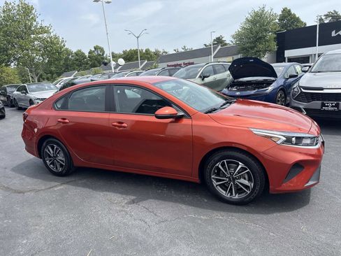 Used 2023 Kia Forte LXS w/ LXS Technology Package FWD image 7