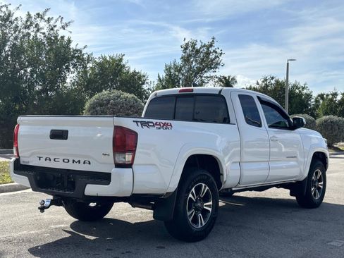 Used 2017 Toyota Tacoma TRD Off-Road image 20