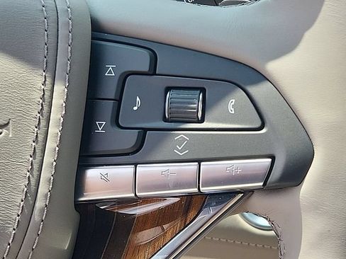 Certified 2024 Cadillac Escalade ESV Premium Luxury Platinum AWD/4WD image 23