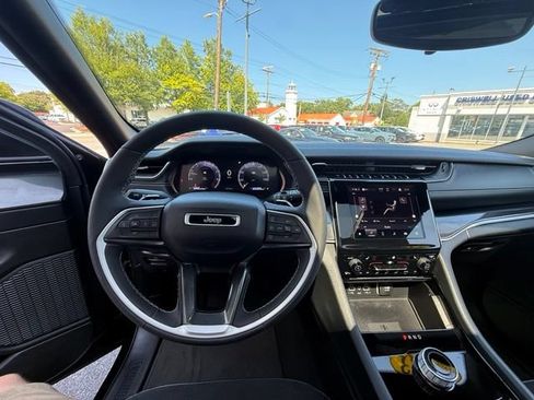 Used 2023 Jeep Grand Cherokee Altitude AWD/4WD image 28