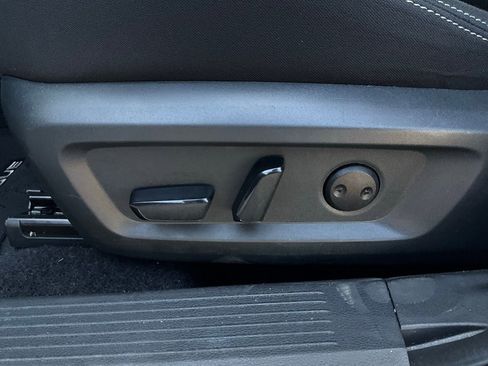 Used 2025 Nissan Rogue SV image 11