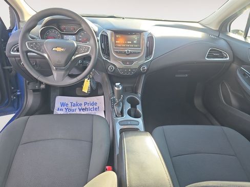 Used 2018 Chevrolet Cruze LT image 10