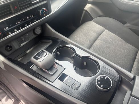 Used 2025 Nissan Rogue SV AWD/4WD image 39