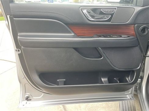Used 2022 Lincoln Navigator Reserve image 23