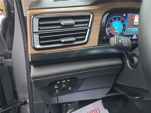 Certified 2025 Volkswagen Atlas SE image 12