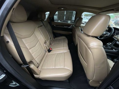 Certified 2023 Cadillac XT5 Sportv w/ Platinum Package image 27