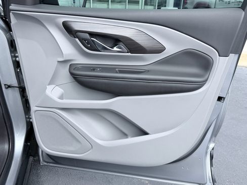 Used 2024 GMC Terrain SLT w/ Tech Package FWD image 32