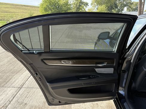 Used 2014 BMW 750Li image 21