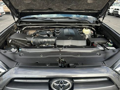 Used 2020 Toyota 4Runner SR5 image 31
