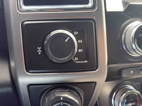 Used 2016 Ford F150 Platinum w/ Equipment Group 701A Luxury image 33