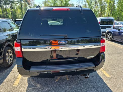 Used 2017 Ford Expedition XLT w/ Equipment Group 202A AWD/4WD image 4