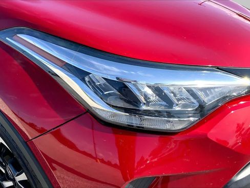 Used 2020 Toyota C-HR XLE FWD image 27