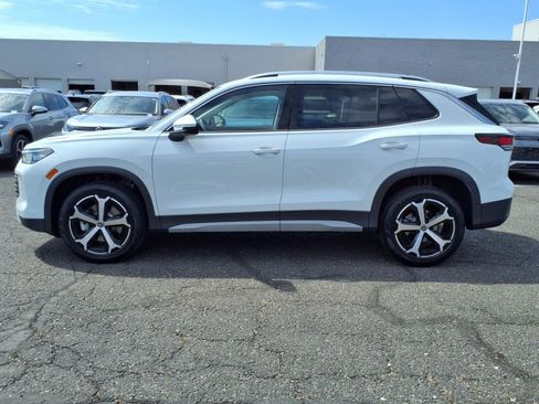 New 2025 Volkswagen Tiguan SE image 2