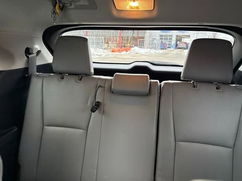 Used 2023 Toyota Highlander L image 23