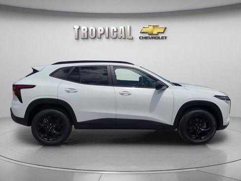 New 2026 Chevrolet Trax LT w/ Midnight Edition FWD image 6
