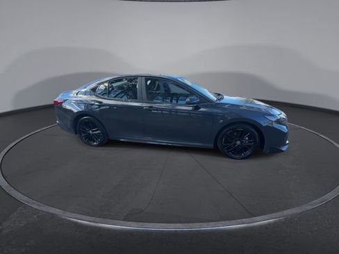 Used 2025 Toyota Camry SE image 17