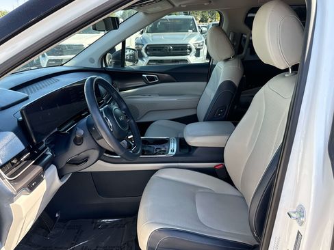 Used 2025 Kia Carnival SX Prestige FWD image 11