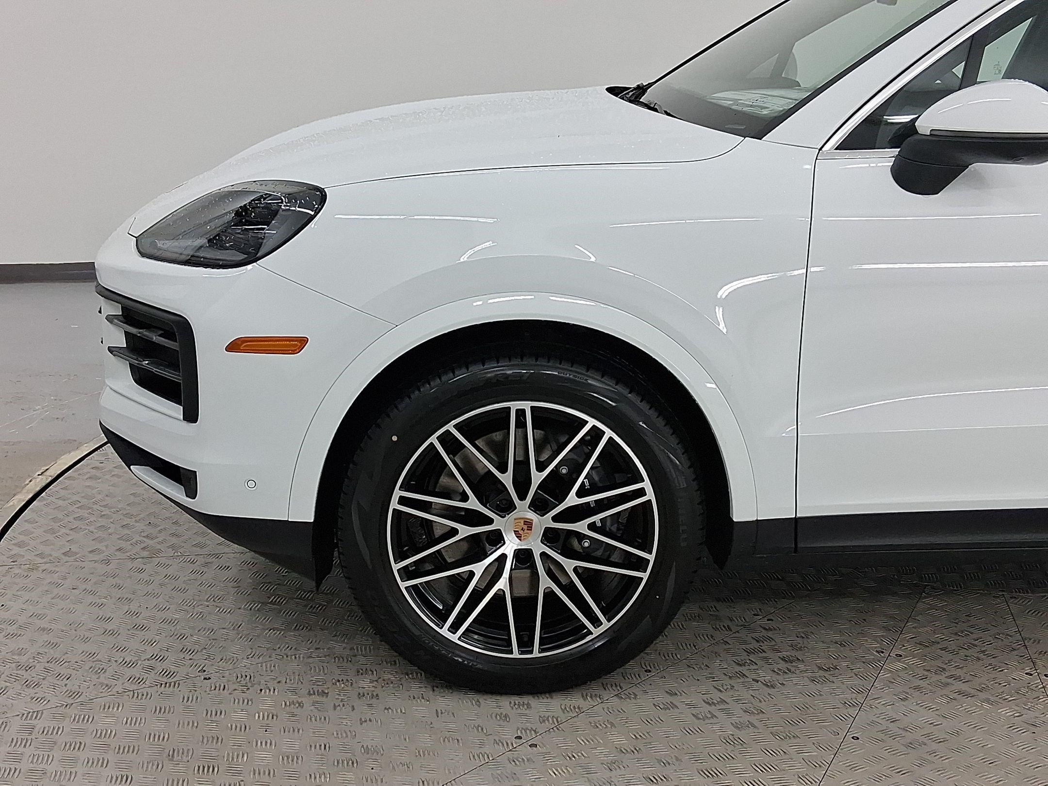 Used 2026 Porsche Cayenne AWD/4WD image 17