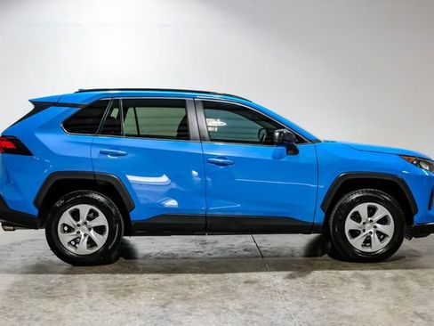 Used 2019 Toyota RAV4 LE image 11