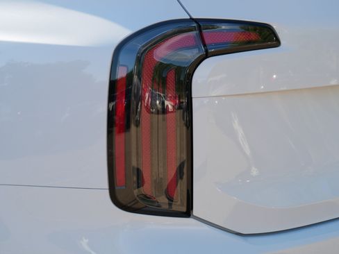 Certified 2025 Kia Telluride SX Prestige X-Line AWD/4WD image 17