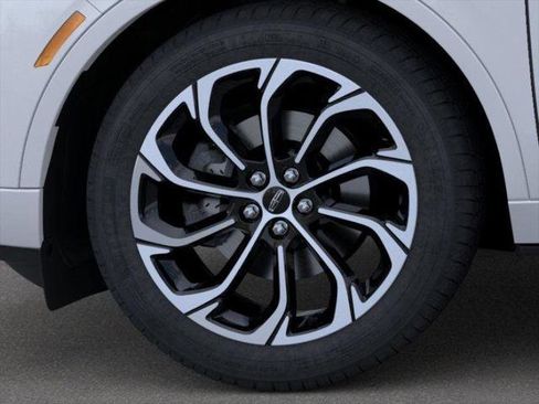 New 2025 Lincoln Nautilus Reserve image 19