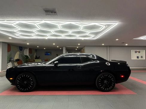 Used 2018 Dodge Challenger SXT RWD image 3