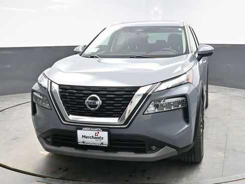 Used 2021 Nissan Rogue SL image 2