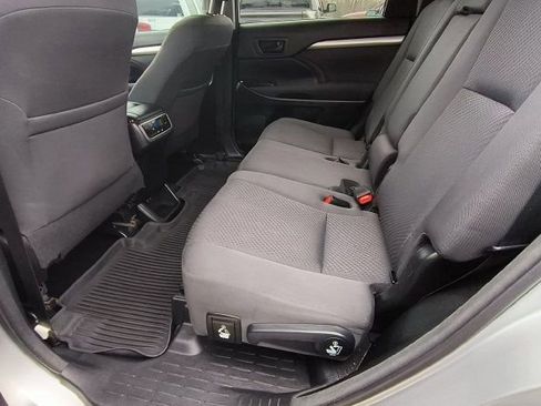 Used 2017 Toyota Highlander LE image 10