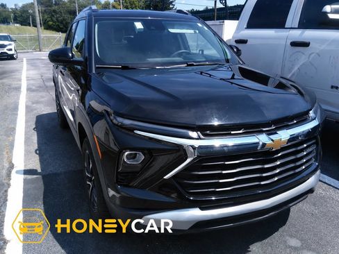 Used 2025 Chevrolet TrailBlazer LT AWD/4WD image 1